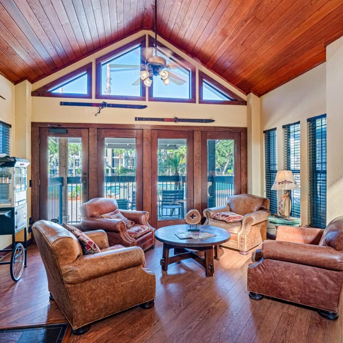 Long Term Allowed Pet Friendly & Pool Apartment Tampa